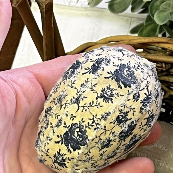 6 large primitive Easter eggs fabric blue floral tan farmhouse decor tier tray - Picture 4 of 10